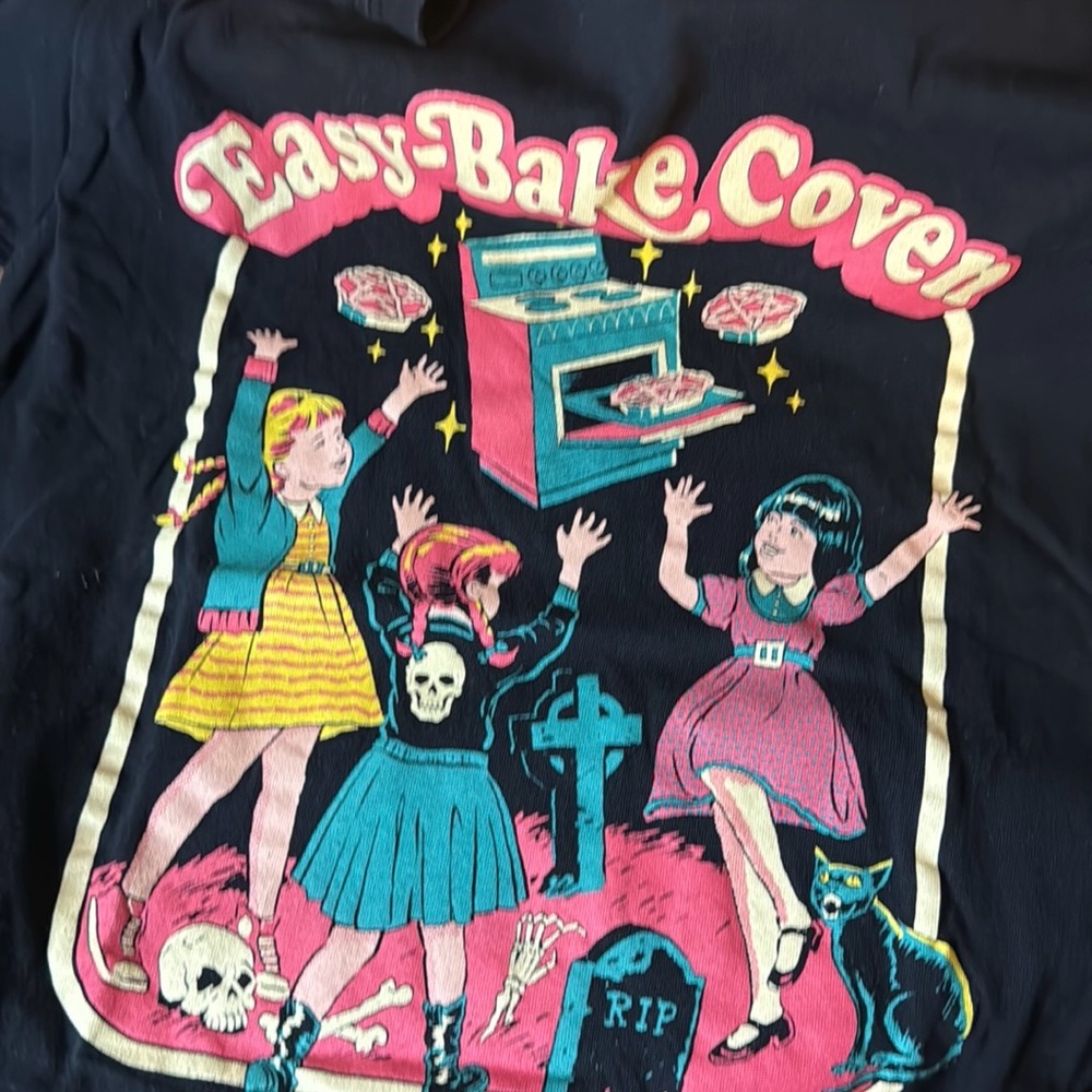 Easy bake coven by creepy co T shirt size small
